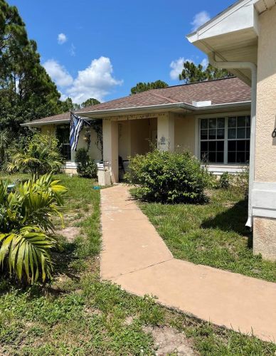 647 Crossarm Ave, Lehigh Acres, FL 33974-4749