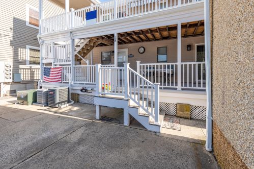 28 Carteret Ave, Pelican Island, NJ 08751-1918