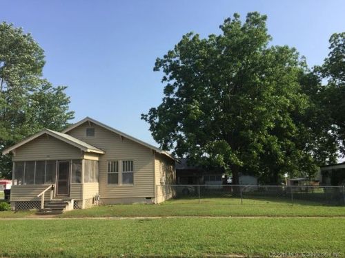 1101 Trudgeon St, Henryetta, OK 74437-4073