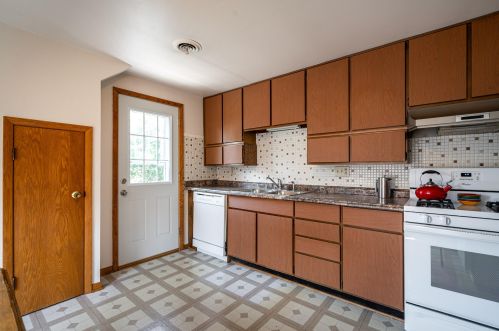 2555 72, Milwaukee WI 53219-2529 exterior