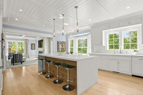 310 South Ave, New Canaan CT  06840-5820 exterior