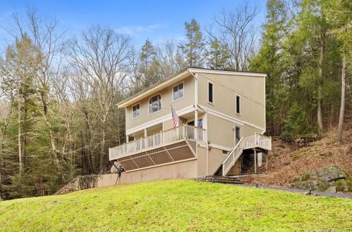 122 Carpenter Rd, New Hartford CT  06057-3003 exterior