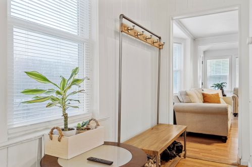 4 Hill St, Salem NH  03079-2538 exterior