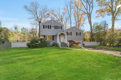 104 Old Rd, Westport, CT 06880-4148