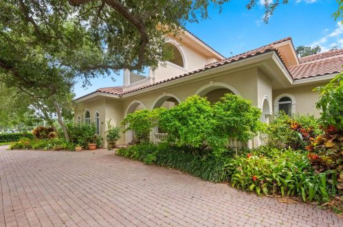 1011 Brightwaters Blvd, Saint Petersburg, FL 33704-3723