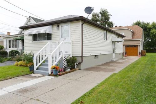 123 Meadowbrook Pkwy, Buffalo, NY 14206-3415