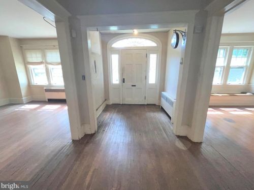 164 Delaware St, West Deptford, NJ 08096-5921