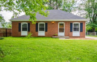 5303 Crantree Pl, Louisville, KY 40229-2120