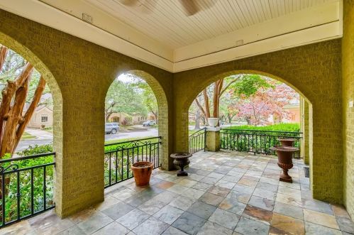 2204 Huntington Ln, Fort Worth, TX 76110-1744