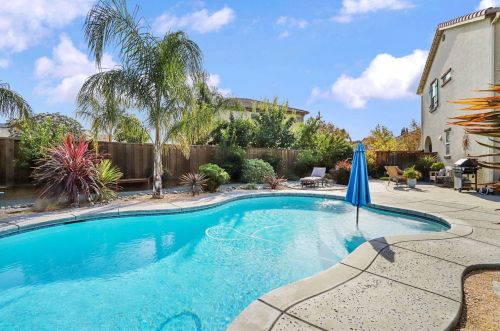 211 Emory Oak Pl, Lathrop CA  95330-8527 exterior