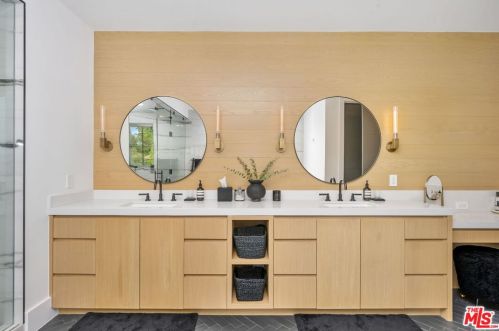 4910 Texhoma Ave, Van Nuys CA  91316-3740 exterior