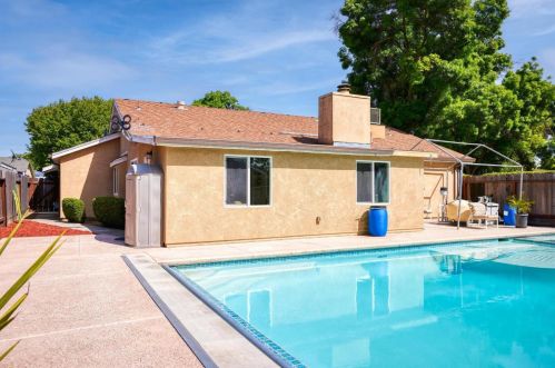 2001 Majestic Oak Ct, Modesto CA  95355-9411 exterior