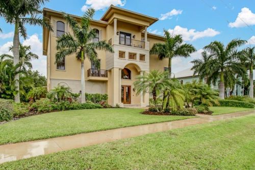 500 Spinnaker Dr, Marco Island, FL 34145-1819
