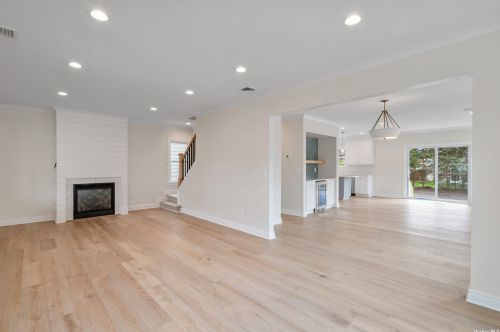 3 Baylis Pl, Lynbrook, NY 11563-4203