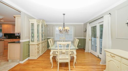 18 Drew Dr, Eastport NY  11941-1335 exterior