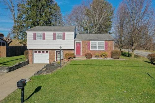 202 Alcan Dr, Pittsburgh, PA 15239-2320
