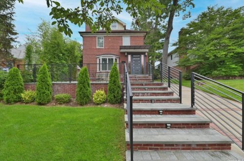 85-35 Chevy Chase St, Jamaica, NY 11432-1539