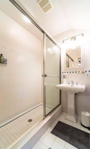 138 Park Dr, Springfield MA  01106-1261 exterior