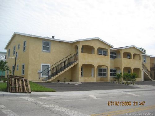 749 Avenue C, Belle Glade, FL 33430-5882
