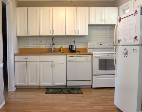 8 Bradish Ln, Babylon, NY 11702-2406