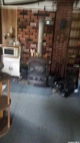 68350 Main Rd, Greenport, NY 11944-2776