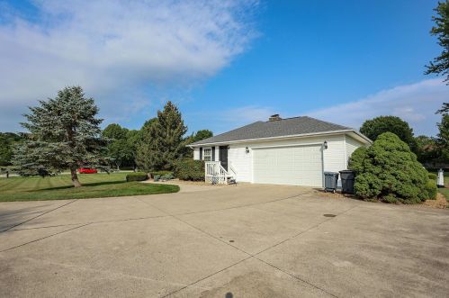 6850 Castlewood Dr, Carroll OH  43112-9786 exterior