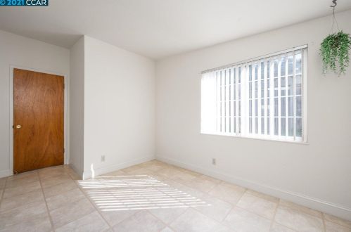 1737 El Toro Way, Pinole CA  94564-2116 exterior