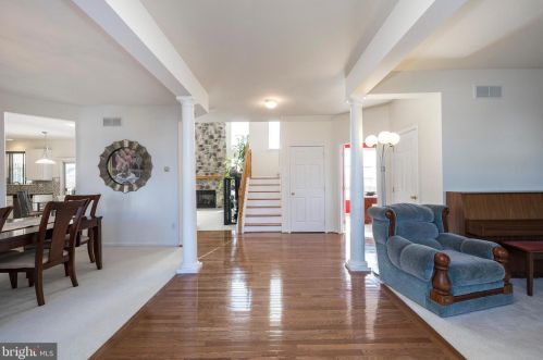 107 Fox Run Dr, Collegeville, PA 19426-3852