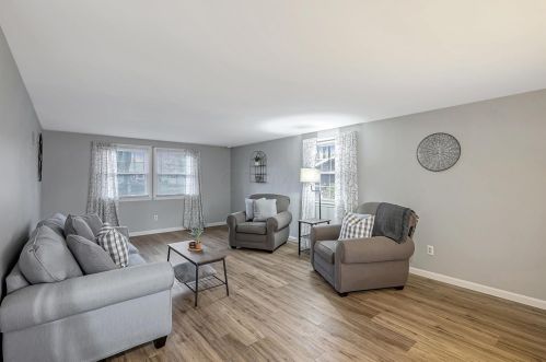 1055 Champagne Dr, Marion OH  43302-6626 exterior