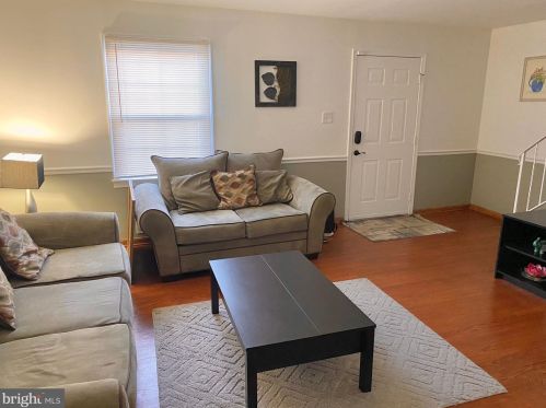 14463 Village Dr, Woodbridge VA  22191-2717 exterior