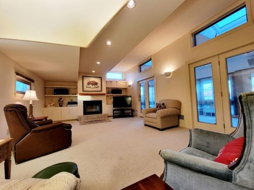 712 Melinda Dr, Miami, OH 45056-9007