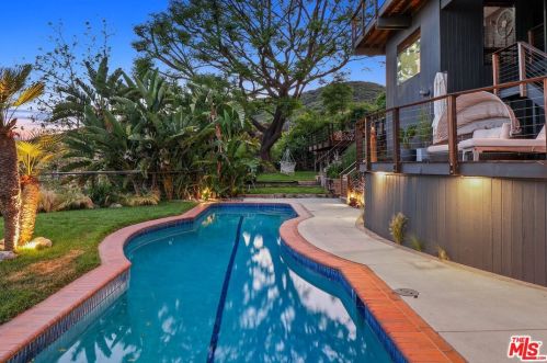 21629 Saddle Peak Rd, Topanga CA  90290-3415 exterior