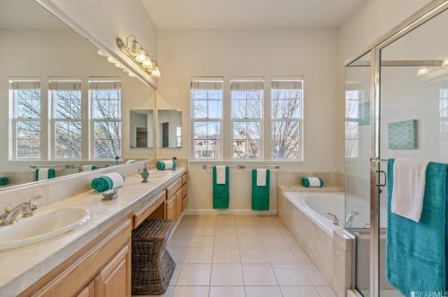 600 Landmark Ln, Redwood City CA  94065-2888 exterior