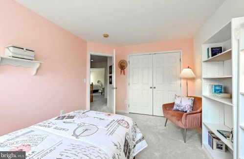 34 Stocks St, Lovettsville VA  20180-8640 exterior