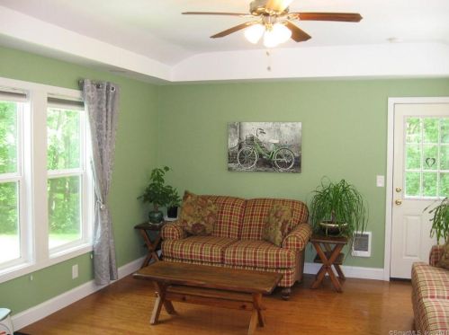 203 Hickory Hill Rd, New Britain CT  06052-1009 exterior