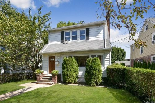 33 Petersville Rd, New Rochelle, NY 10801-4437