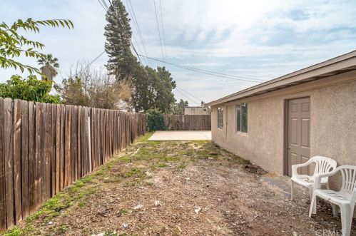 691 Date Ave, Rialto CA  92376-7006 exterior