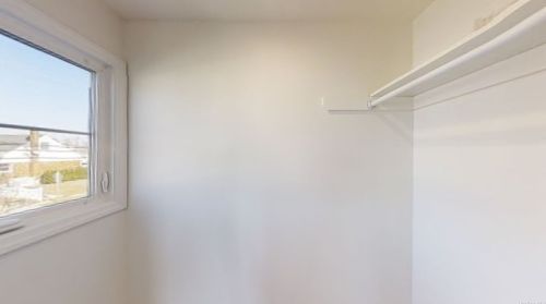 2386 Lindy Rd, Westbury NY  11590-6107 exterior