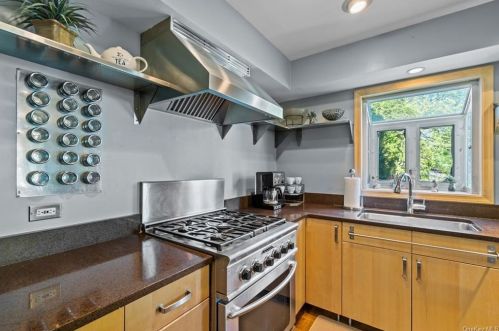 35 Green Ave, Valley Cottage NY  10989-1952 exterior