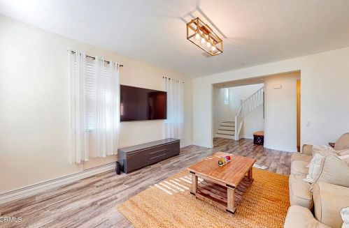 3120 Lisbon Ln, Oxnard CA 93036-7623 exterior