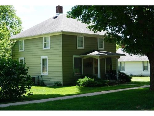 215 4th St, Winterset, IA 50273-1402