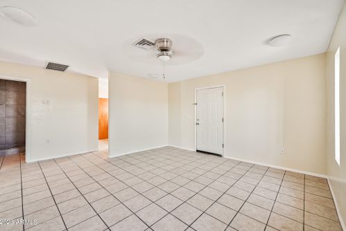 6747 Black Canyon Hwy, Phoenix AZ  85015-1029 exterior