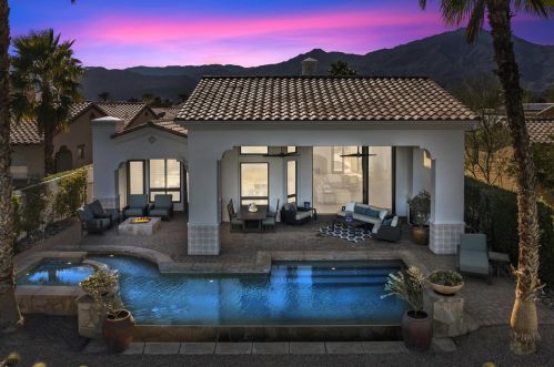 81530 Carboneras, La Quinta CA  92253-8219 exterior