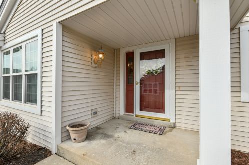 618 Park Dr, Waterford WI  53185-2890 exterior