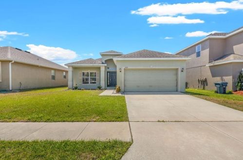 1053 Krenson Woods Rd, Lakeland, FL 33813-6605