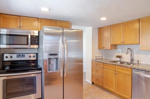 10 Beech St, Danbury CT  06810-5719 exterior