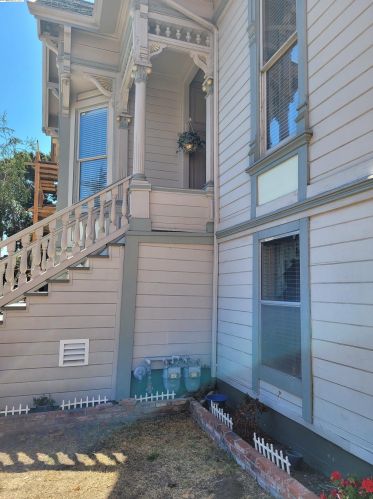 1231 Adeline St, Oakland CA 94607-2810 exterior
