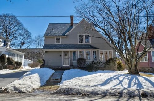 51 Birchwood St, Waterbury, CT 06708-3304