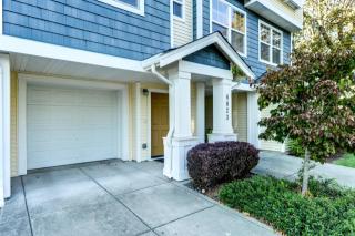 6823 Holly Park Dr, Seattle, WA 98118-3501