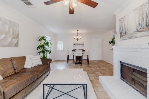 2213 Silverthorn Ln, Lewisville TX  75028-7246 exterior